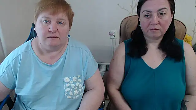 Snapshot of Lindy-Jeanie chatting on April 10, 9:03 am Lindy-Jeanie online show from April 10, 9:03 am