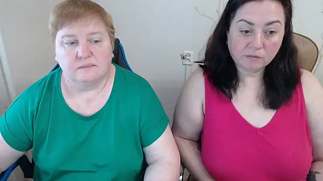 Snapshot of Lindy-Jeanie chatting on April 11, 3:38 pm Lindy-Jeanie online show from April 11, 3:38 pm
