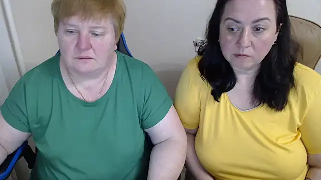 Snapshot of Lindy-Jeanie chatting on April 13, 7:08 pm Lindy-Jeanie online show from April 13, 7:08 pm