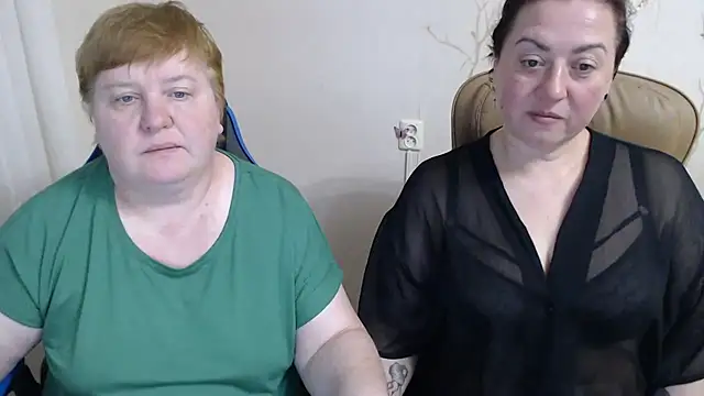 Snapshot of Lindy-Jeanie chatting on April 15, 6:26 pm Lindy-Jeanie online show from April 15, 6:26 pm