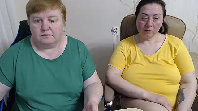 Snapshot of Lindy-Jeanie chatting on April 15, 7:58 pm Lindy-Jeanie online show from April 15, 7:58 pm