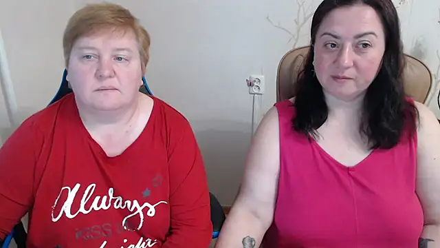 Snapshot of Lindy-Jeanie chatting on April 16, 4:52 pm Lindy-Jeanie online show from April 16, 4:52 pm