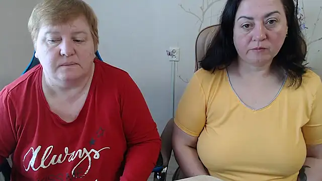 Snapshot of Lindy-Jeanie chatting on April 17, 6:38 am Lindy-Jeanie online show from April 17, 6:38 am