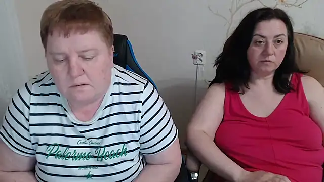 Snapshot of Lindy-Jeanie chatting on April 18, 7:29 pm Lindy-Jeanie online show from April 18, 7:29 pm
