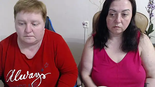 Snapshot of Lindy-Jeanie chatting on April 20, 5:26 pm Lindy-Jeanie online show from April 20, 5:26 pm