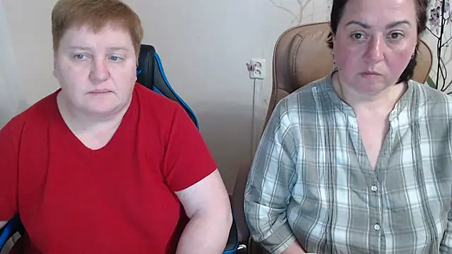 Snapshot of Lindy-Jeanie chatting on April 21, 6:01 pm Lindy-Jeanie online show from April 21, 6:01 pm