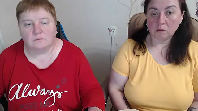 Snapshot of Lindy-Jeanie chatting on April 26, 5:54 pm Lindy-Jeanie online show from April 26, 5:54 pm