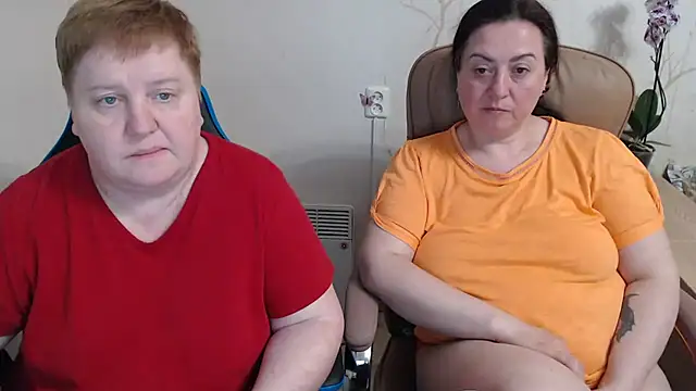Snapshot of Lindy-Jeanie chatting on April 30, 8:57 pm Lindy-Jeanie online show from April 30, 8:57 pm