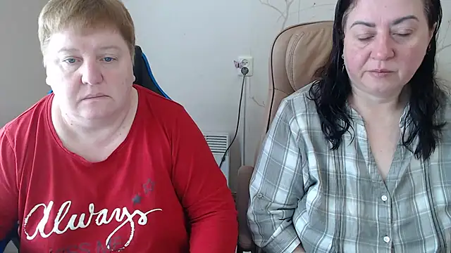 Snapshot of Lindy-Jeanie chatting on May 1, 9:25 am Lindy-Jeanie online show from May 1, 9:25 am