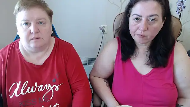 Snapshot of Lindy-Jeanie chatting on May 3, 7:58 am Lindy-Jeanie online show from May 3, 7:58 am
