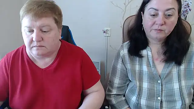Snapshot of Lindy-Jeanie chatting on May 5, 8:11 am Lindy-Jeanie online show from May 5, 8:11 am