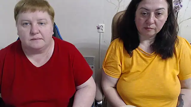 Snapshot of Lindy-Jeanie chatting on May 7, 7:52 pm Lindy-Jeanie online show from May 7, 7:52 pm