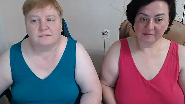 Snapshot of Lindy-Jeanie chatting on June 17, 6:53 pm Lindy-Jeanie online show from June 17, 6:53 pm