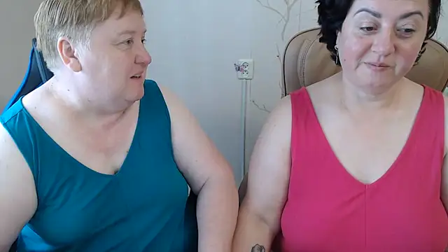 Snapshot of Lindy-Jeanie chatting on June 20, 8:28 am Lindy-Jeanie online show from June 20, 8:28 am