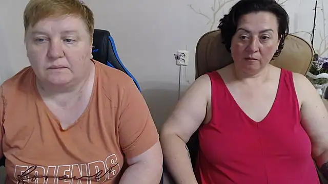 Snapshot of Lindy-Jeanie chatting on June 20, 8:33 pm Lindy-Jeanie online show from June 20, 8:33 pm
