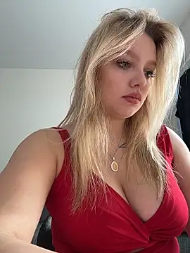 Snapshot of bettyloveu chatting on April 30, 4:08 am bettyloveu online show from April 30, 4:08 am
