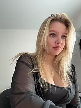 Snapshot of bettyloveu chatting on May 8, 4:07 am bettyloveu online show from May 8, 4:07 am