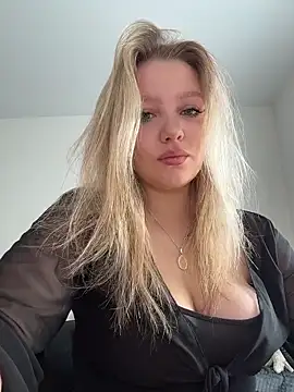 Snapshot of bettyloveu chatting on May 19, 4:08 am bettyloveu online show from May 19, 4:08 am