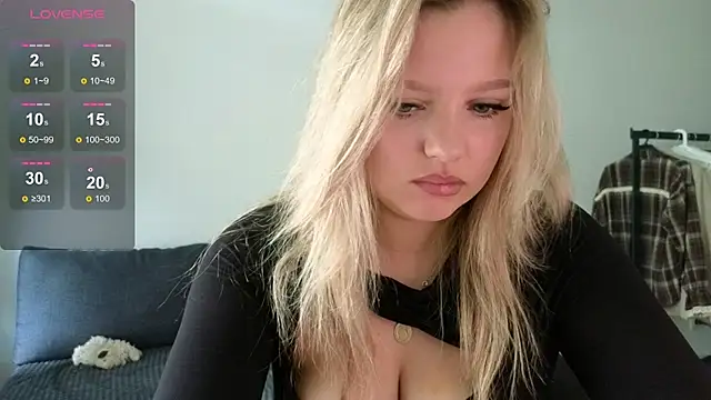 Snapshot of bettyloveu chatting on June 25, 7:13 am bettyloveu online show from June 25, 7:13 am