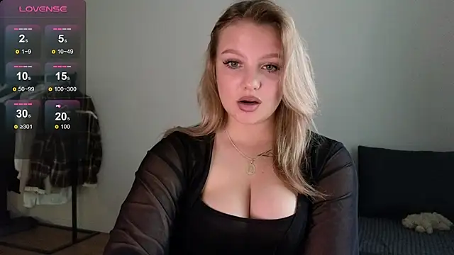 Snapshot of bettyloveu chatting on June 29, 11:43 am bettyloveu online show from June 29, 11:43 am