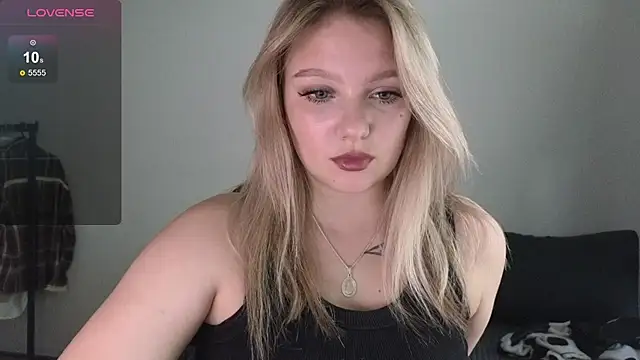 Snapshot of bettyloveu chatting on July 1, 11:01 am bettyloveu online show from July 1, 11:01 am