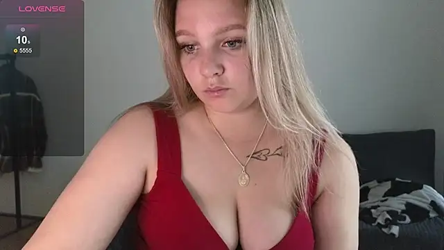 Snapshot of bettyloveu chatting on July 6, 3:03 pm bettyloveu online show from July 6, 3:03 pm