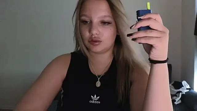 Snapshot of bettyloveu chatting on July 28, 3:21 pm bettyloveu online show from July 28, 3:21 pm