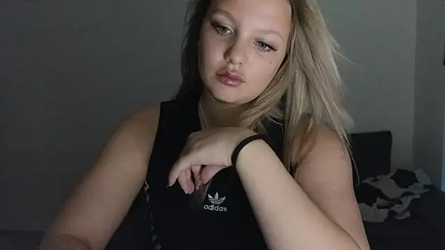 Snapshot of bettyloveu chatting on July 28, 4:39 pm bettyloveu online show from July 28, 4:39 pm