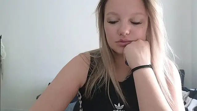 Snapshot of bettyloveu chatting on July 29, 4:10 am bettyloveu online show from July 29, 4:10 am