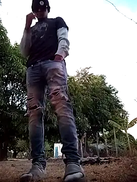 spittingpig1 online show from March 18, 10:29 am