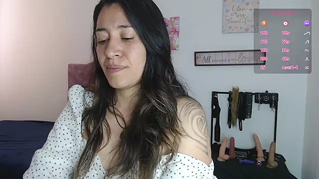 Snapshot of violeta_scott chatting on June 25, 3:38 pm violeta scott online show from June 25, 3:38 pm