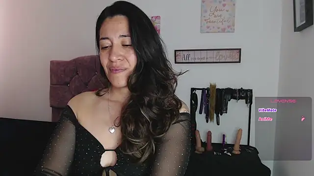 Snapshot of violeta_scott chatting on June 29, 3:23 pm violeta scott online show from June 29, 3:23 pm