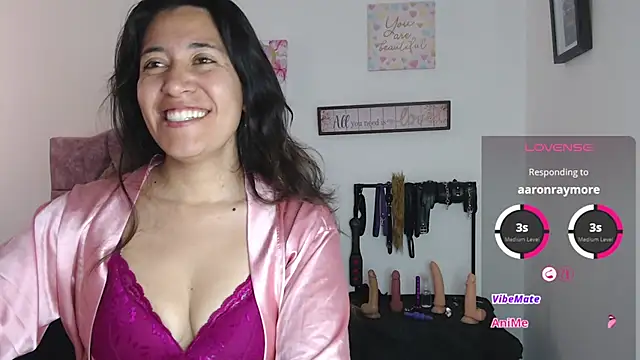 Snapshot of violeta_scott chatting on July 19, 3:05 pm violeta scott online show from July 19, 3:05 pm