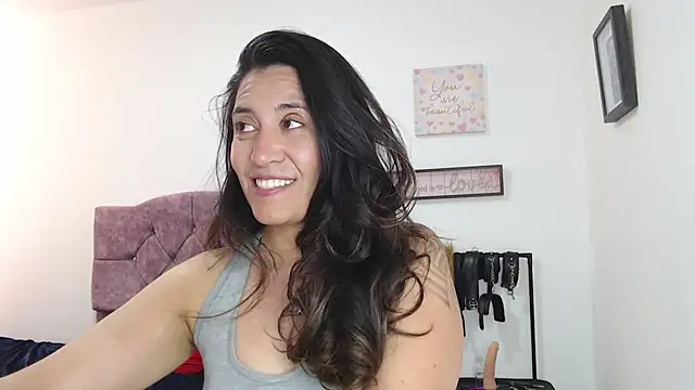 Snapshot of violeta_scott chatting on July 28, 6:20 pm violeta scott online show from July 28, 6:20 pm