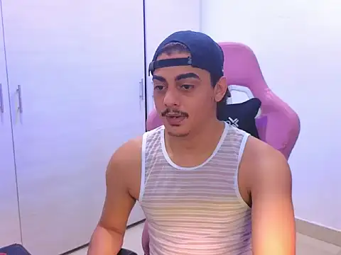 Snapshot of Cute-Curls chatting on March 14, 1:12 am Cute-Curls online show from March 14, 1:12 am