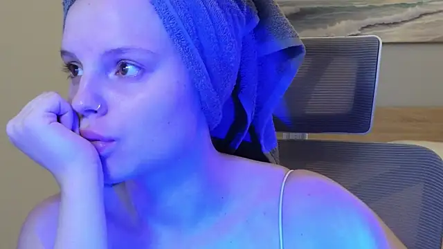 mollybossy online show from April 11, 12:04 am