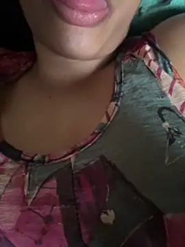 Snapshot of Snowygirl11 chatting on April 8, 8:03 am Snowygirl11 online show from April 8, 8:03 am