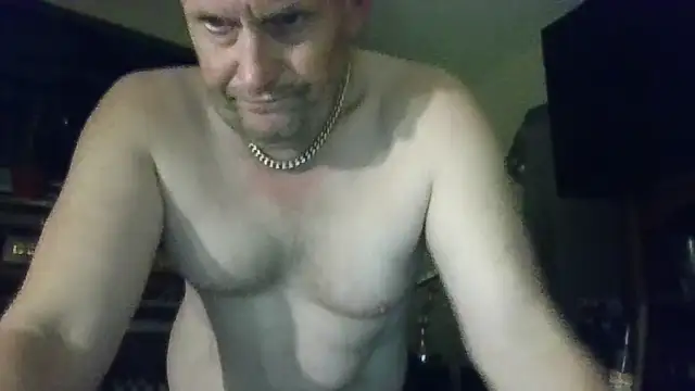 Snapshot of strokingjoe14585 chatting on April 18, 9:57 am strokingjoe14585 online show from April 18, 9:57 am