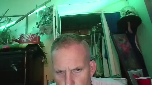 Snapshot of strokingjoe14585 chatting on June 13, 3:59 am strokingjoe14585 online show from June 13, 3:59 am