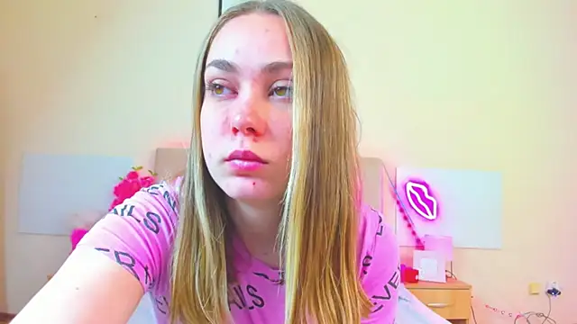 Snapshot of MelanieCuty chatting on May 11, 5:24 am MelanieCuty online show from May 11, 5:24 am