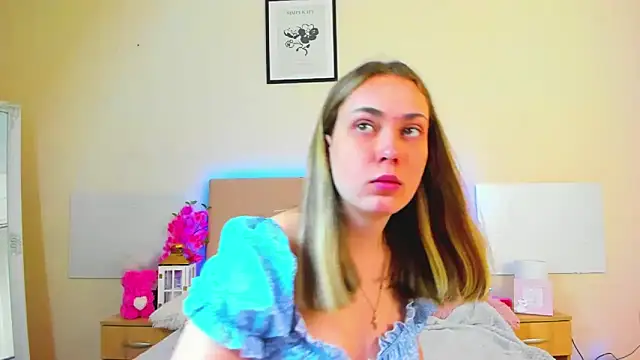 Snapshot of MelanieCuty chatting on June 6, 5:23 am MelanieCuty online show from June 6, 5:23 am