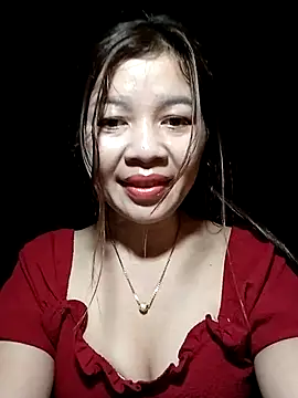 Snapshot of Yiyi102300 chatting on March 18, 3:15 pm Yiyi102300 online show from March 18, 3:15 pm