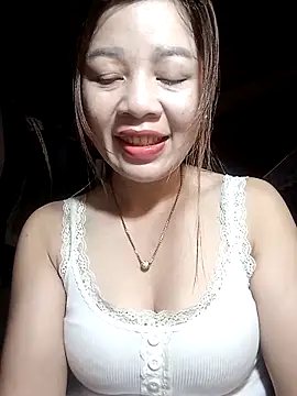 Snapshot of Yiyi102300 chatting on March 29, 2:17 pm Yiyi102300 online show from March 29, 2:17 pm