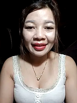 Snapshot of Yiyi102300 chatting on April 2, 12:58 pm Yiyi102300 online show from April 2, 12:58 pm