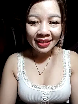 Snapshot of Yiyi102300 chatting on April 5, 1:14 am Yiyi102300 online show from April 5, 1:14 am