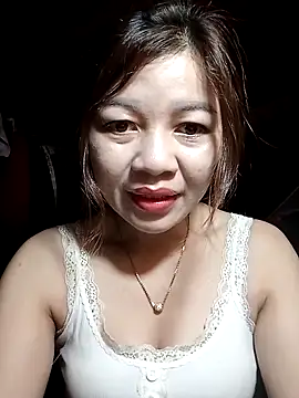 Snapshot of Yiyi102300 chatting on April 6, 10:33 pm Yiyi102300 online show from April 6, 10:33 pm