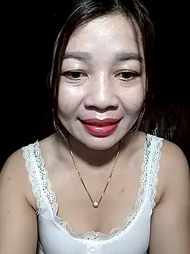 Snapshot of Yiyi102300 chatting on April 19, 1:21 pm Yiyi102300 online show from April 19, 1:21 pm