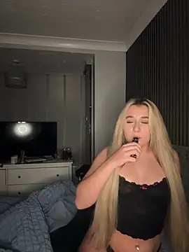 Rosienew  online show from March 19, 10:47 pm