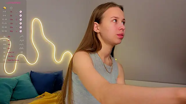Snapshot of Emma_dream_ chatting on June 13, 1:03 am Emma dream online show from June 13, 1:03 am