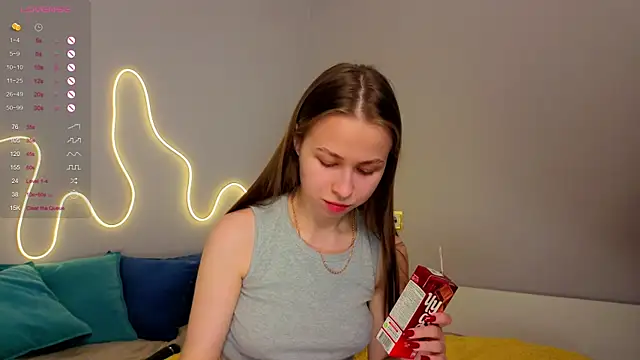Snapshot of Emma_dream_ chatting on June 14, 2:24 am Emma dream online show from June 14, 2:24 am